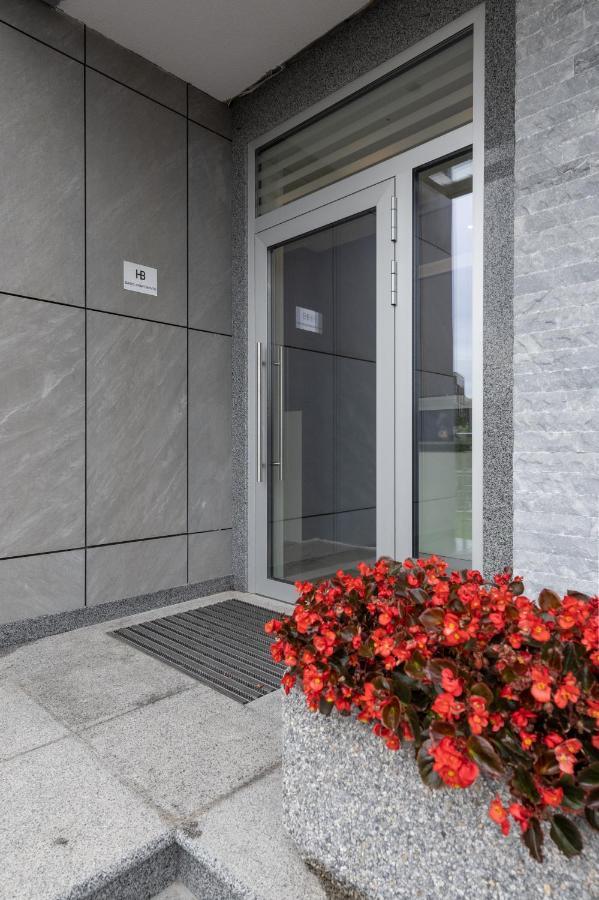 Basis Apartments - Adults Only Киев Экстерьер фото